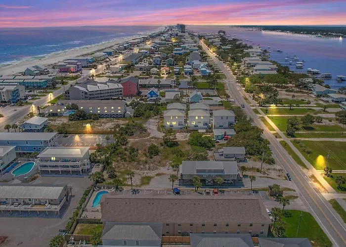 Walk To Beach-sleeps 8-pool-king Suite-family Condo-beach Chairs Gulf Shores