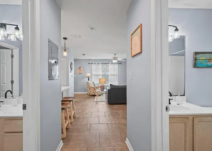 Walk To Beach-sleeps 8-pool-king Suite-family Condo-beach Chairs * Gulf Shores