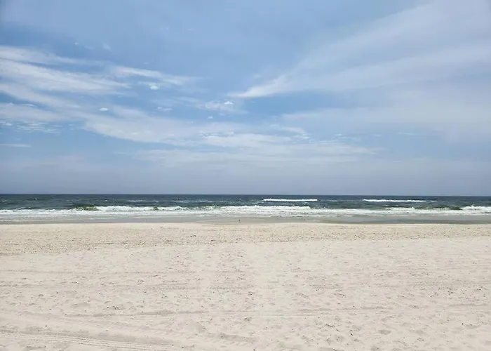 Holiday home Walk To Beach-sleeps 8-pool-king Suite-family Condo-beach Chairs