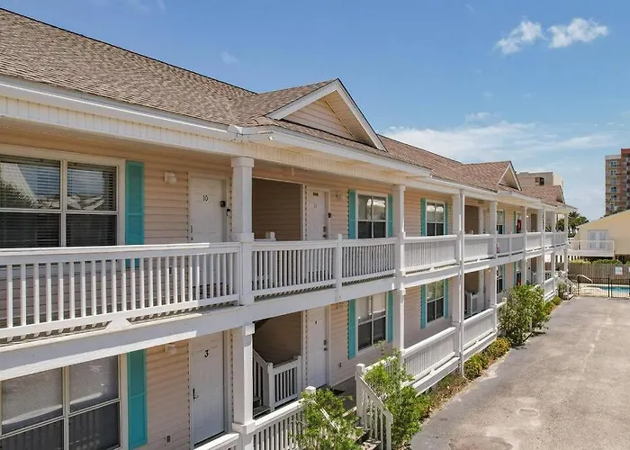Holiday home Walk To Beach-sleeps 8-pool-king Suite-family Condo-beach Chairs *
