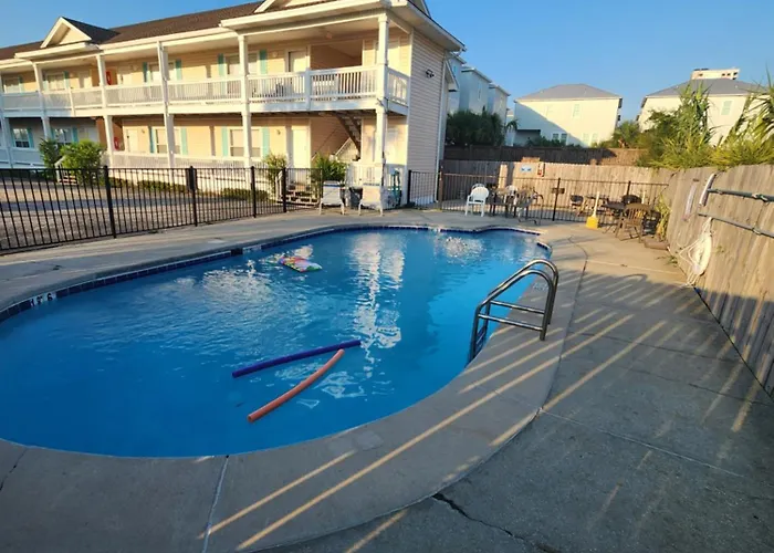 Walk To Beach-sleeps 8-pool-king Suite-family Condo-beach Chairs Holiday home