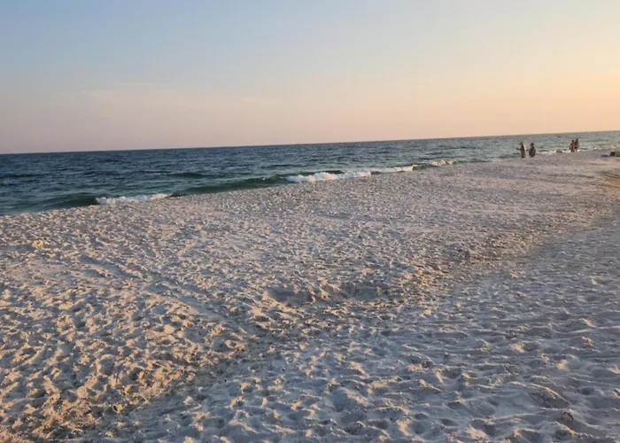 Walk To Beach-sleeps 8-pool-king Suite-family Condo-beach Chairs Holiday home