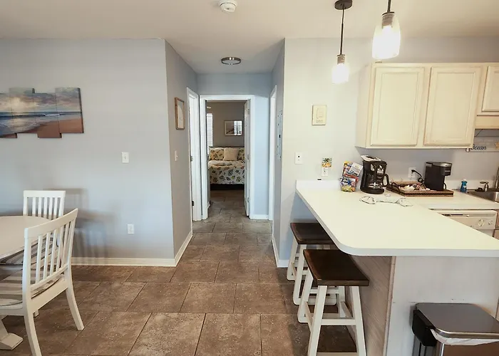 Walk To Beach-sleeps 8-pool-king Suite-family Condo-beach Chairs Holiday home *