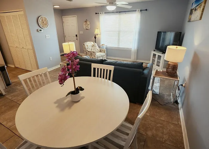 Holiday home Walk To Beach-sleeps 8-pool-king Suite-family Condo-beach Chairs