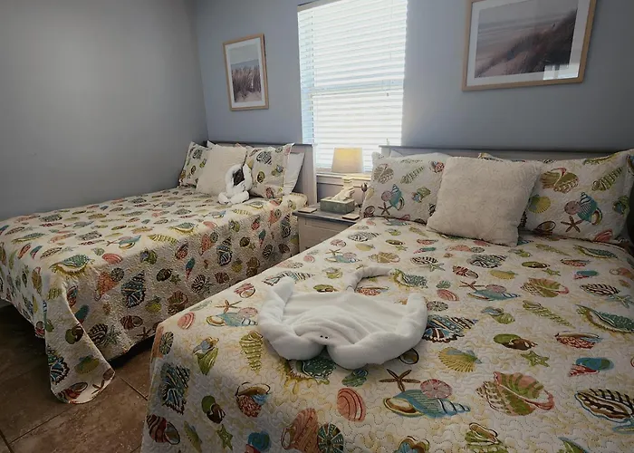 Walk To Beach-sleeps 8-pool-king Suite-family Condo-beach Chairs Gulf Shores